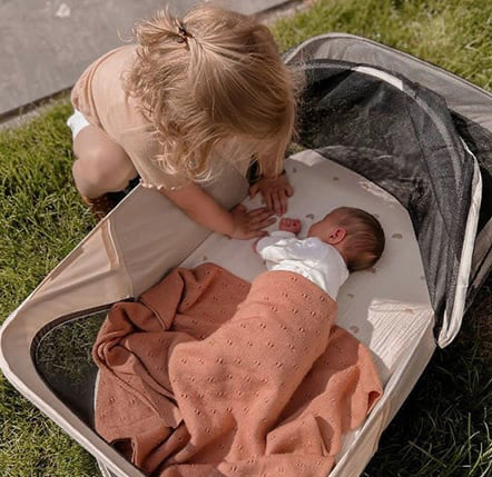 Cuna de camping Infant Deluxe BabyBox - Color crema - Image 4